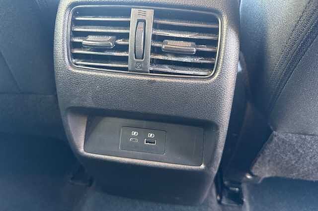 Nissan Qashqai 1.3 DiG-T MH 158 N-Connecta 5dr Xtronic