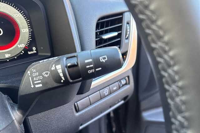 Nissan Qashqai 1.3 DiG-T MH 158 N-Connecta 5dr Xtronic