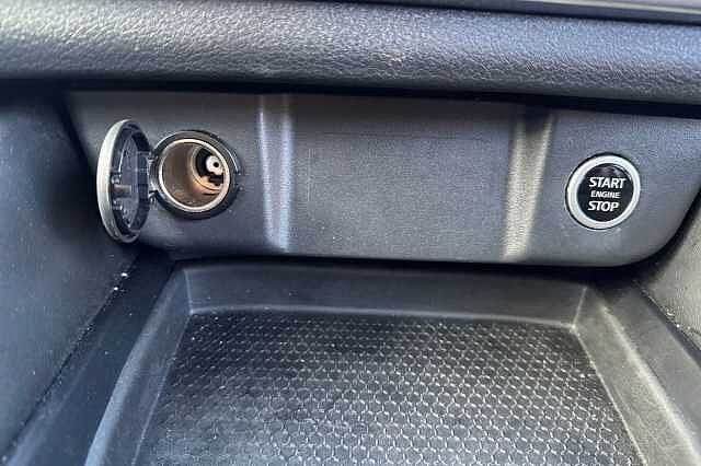 Nissan Qashqai 1.3 DiG-T MH 158 N-Connecta 5dr Xtronic