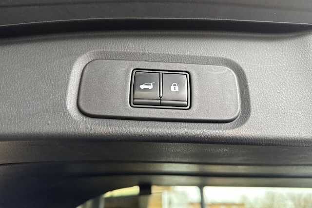 Nissan Qashqai 1.3 DiG-T MH Tekna 5dr