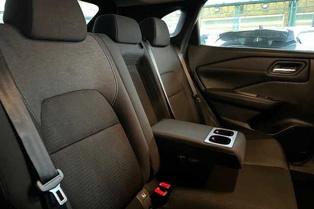 Nissan Qashqai 1.3 DiG-T MH 158 N-Connecta 5dr Xtronic