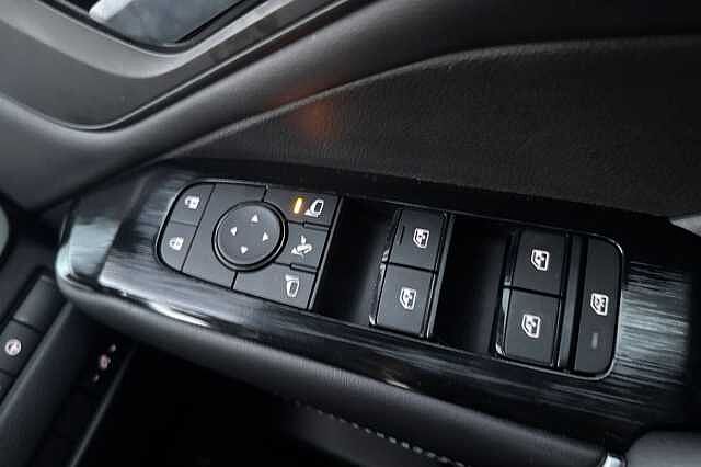 Nissan Qashqai 1.3 DiG-T MH 158 Premiere Edition 5dr Xtronic