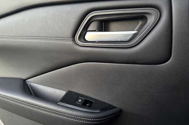 Nissan Qashqai 1.3 DiG-T MH 158 Premiere Edition 5dr Xtronic