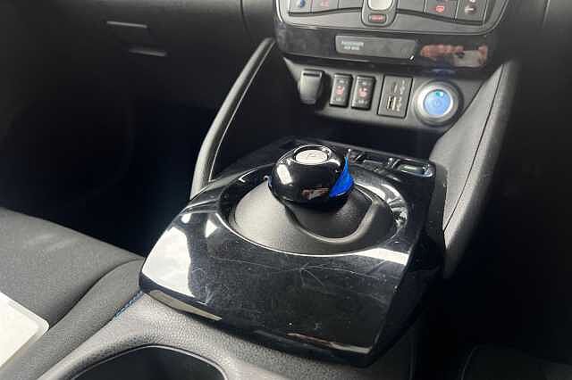 Nissan LEAF 110kW N-Connecta 39kWh 5dr Auto