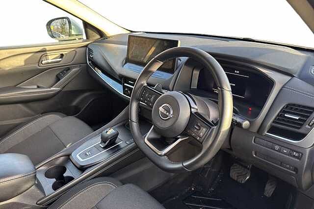 Nissan Qashqai 1.3 DiG-T MH 158 N-Connecta [Glass Rf] 5dr Xtronic