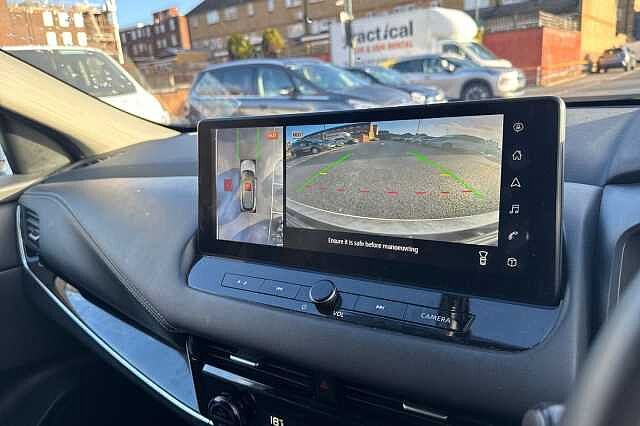 Nissan Qashqai 1.3 DiG-T MH 158 N-Connecta [Glass Rf] 5dr Xtronic