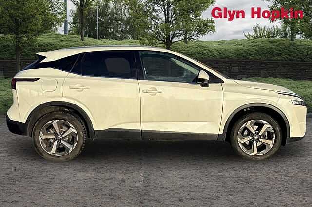 Nissan Qashqai 1.3 DiG-T MH 158 N-Connecta [Glass Rf] 5dr Xtronic