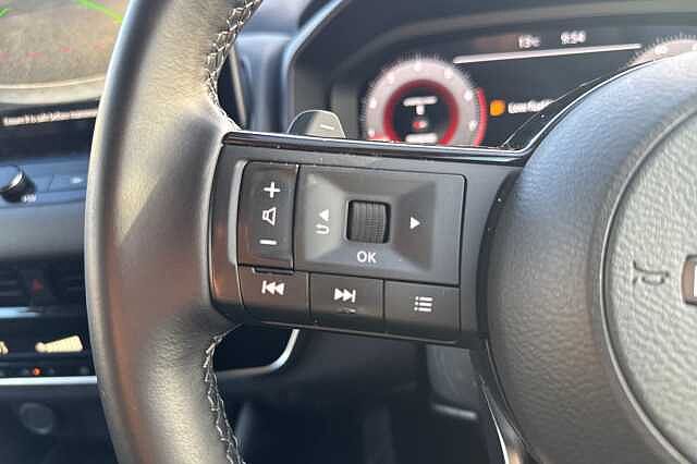 Nissan Qashqai 1.3 DiG-T MH 158 N-Connecta [Glass Rf] 5dr Xtronic