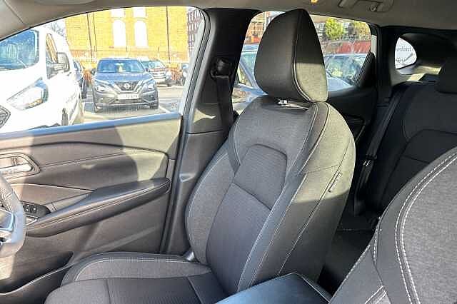 Nissan Qashqai 1.3 DiG-T MH 158 N-Connecta [Glass Rf] 5dr Xtronic
